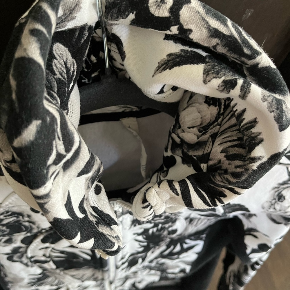 Lululemon Jacket - Picture 3 of 7